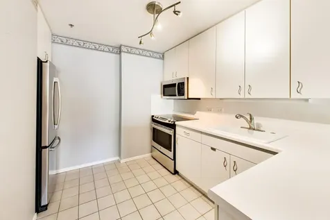 382 Kelburn Road Deerfield IL 60015