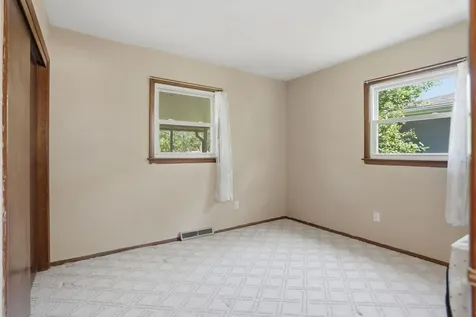 8112 7TH Street W Rock Island IL 61201
