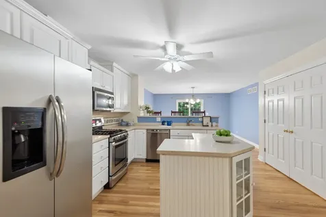 1520 Queen Ann Lane Gurnee IL 60031