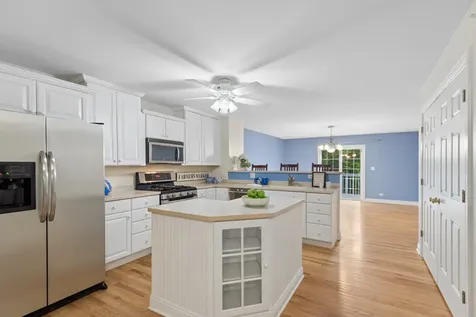 1520 Queen Ann Lane Gurnee IL 60031