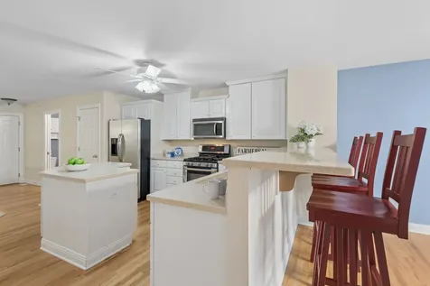 1520 Queen Ann Lane Gurnee IL 60031