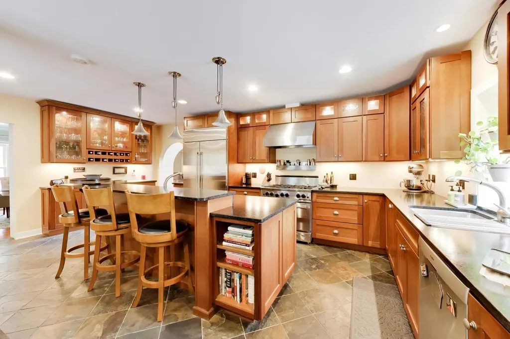 124 Lockerbie Lane Wilmette IL 60091