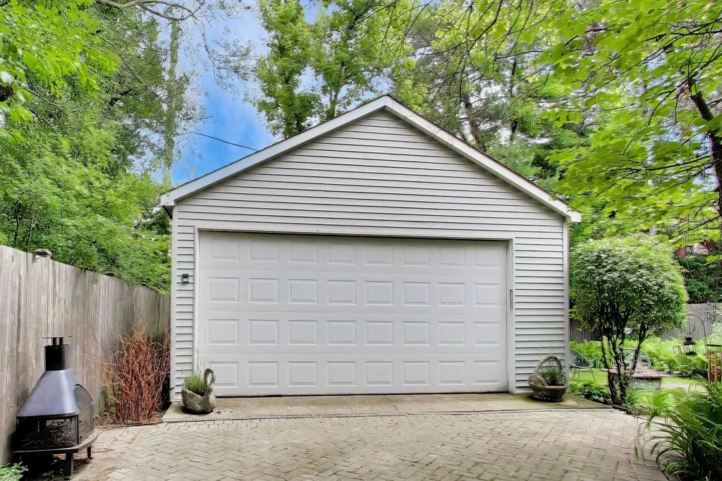 124 Lockerbie Lane Wilmette IL 60091