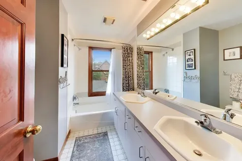 124 Lockerbie Lane Wilmette IL 60091