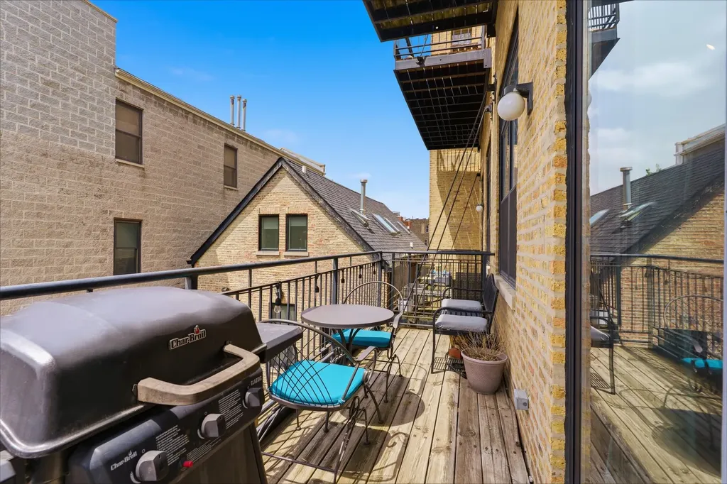 1521 West Haddon Avenue Chicago IL 60642