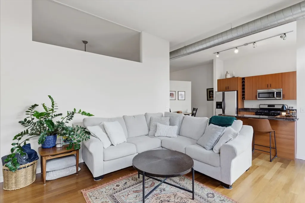 1521 West Haddon Avenue Chicago IL 60642