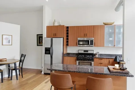 1521 West Haddon Avenue Chicago IL 60642