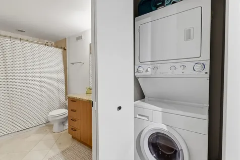1521 West Haddon Avenue Chicago IL 60642