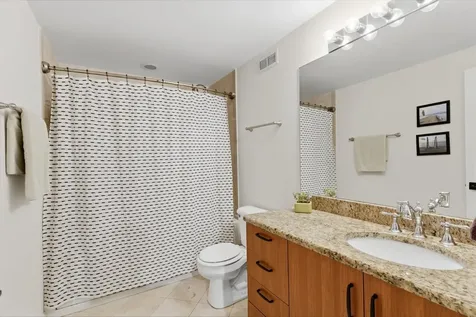 1521 West Haddon Avenue Chicago IL 60642