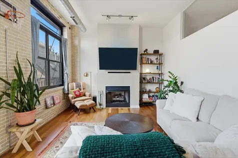 1521 West Haddon Avenue Chicago IL 60642