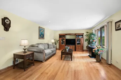 8007 Alexandria Drive Tinley Park IL 60477