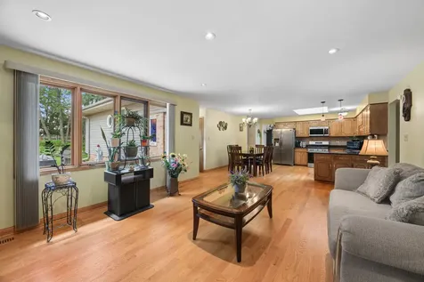 8007 Alexandria Drive Tinley Park IL 60477