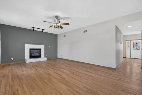 18020 Charlotte Drive Lansing IL 60438
