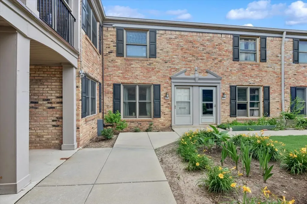 1814 Sessions Walk Hoffman Estates IL 60169