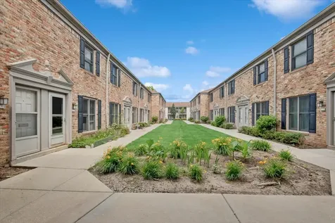 1814 Sessions Walk Hoffman Estates IL 60169