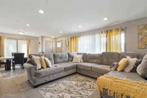 662 East 159th Place South Holland IL 60473