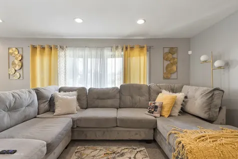 662 East 159th Place South Holland IL 60473