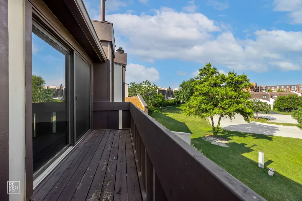 19 Westwood Drive Indian Head Park IL 60525