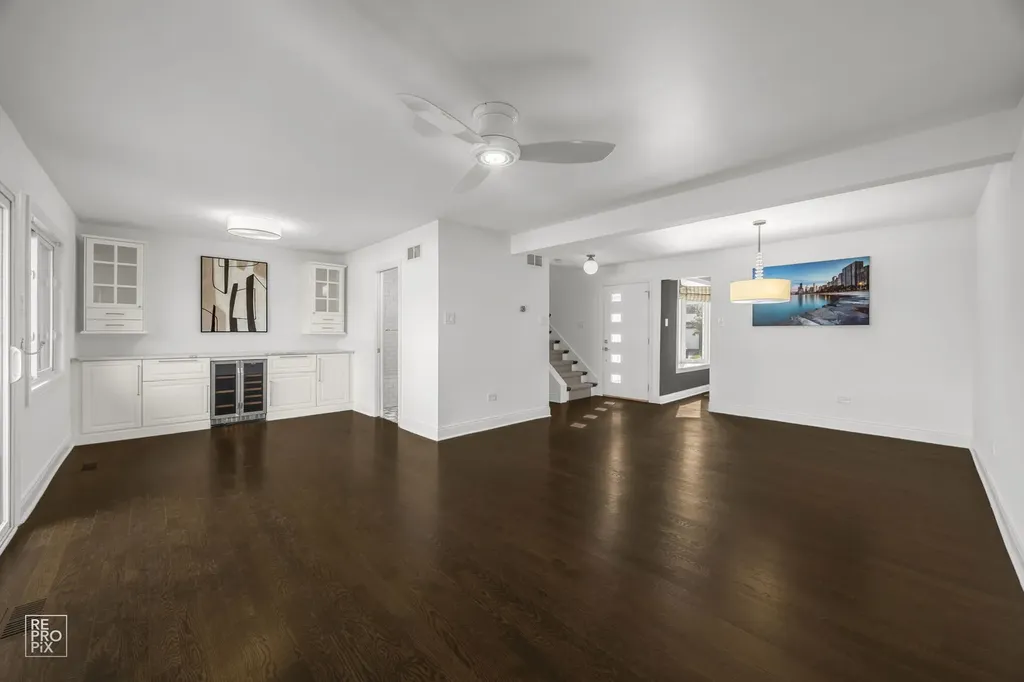 19 Westwood Drive Indian Head Park IL 60525