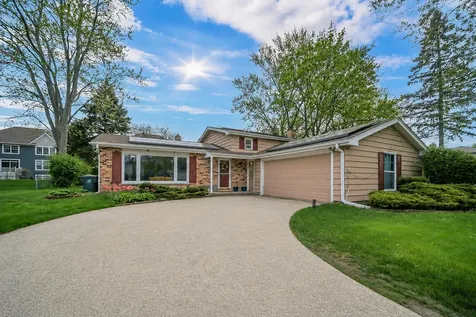 401 Greentree Parkway Libertyville IL 60048