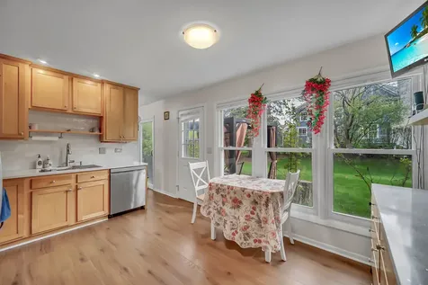 401 Greentree Parkway Libertyville IL 60048