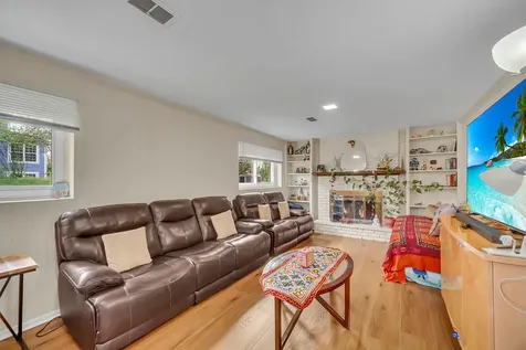 401 Greentree Parkway Libertyville IL 60048