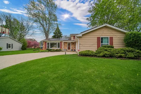 401 Greentree Parkway Libertyville IL 60048