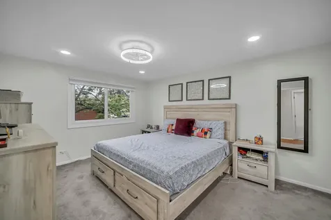401 Greentree Parkway Libertyville IL 60048
