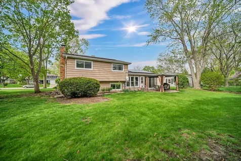 401 Greentree Parkway Libertyville IL 60048