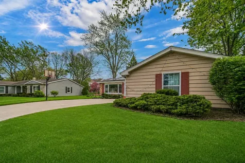 401 Greentree Parkway Libertyville IL 60048