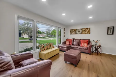 401 Greentree Parkway Libertyville IL 60048