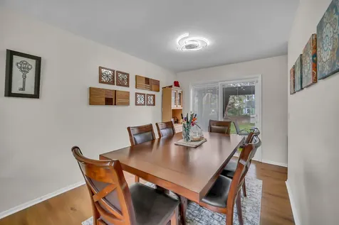 401 Greentree Parkway Libertyville IL 60048