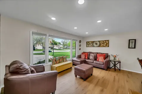 401 Greentree Parkway Libertyville IL 60048