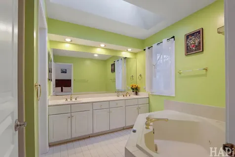 1121 Williamsburg Circle Grayslake IL 60030