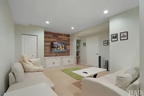 1121 Williamsburg Circle Grayslake IL 60030