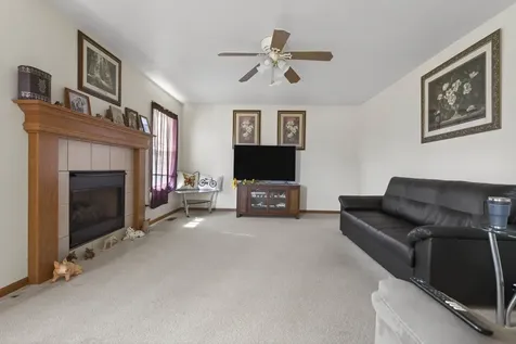 402 Scarlet Oak Drive Poplar Grove IL 61065