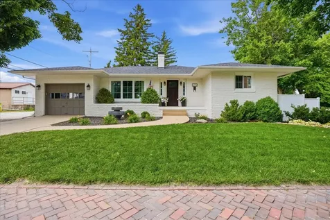 215 Lincoln Street Chenoa IL 61726