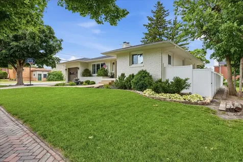 215 Lincoln Street Chenoa IL 61726