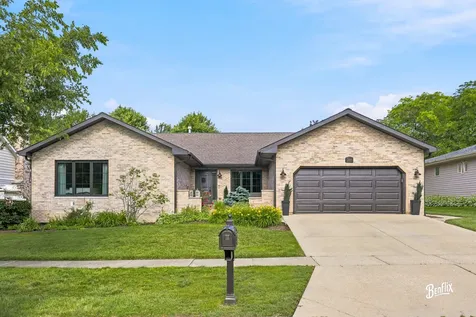 2051 North Ridge Avenue Arlington Heights IL 60004