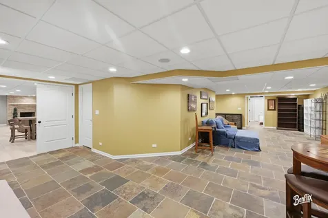 2051 North Ridge Avenue Arlington Heights IL 60004