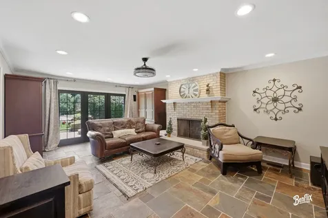 2051 North Ridge Avenue Arlington Heights IL 60004