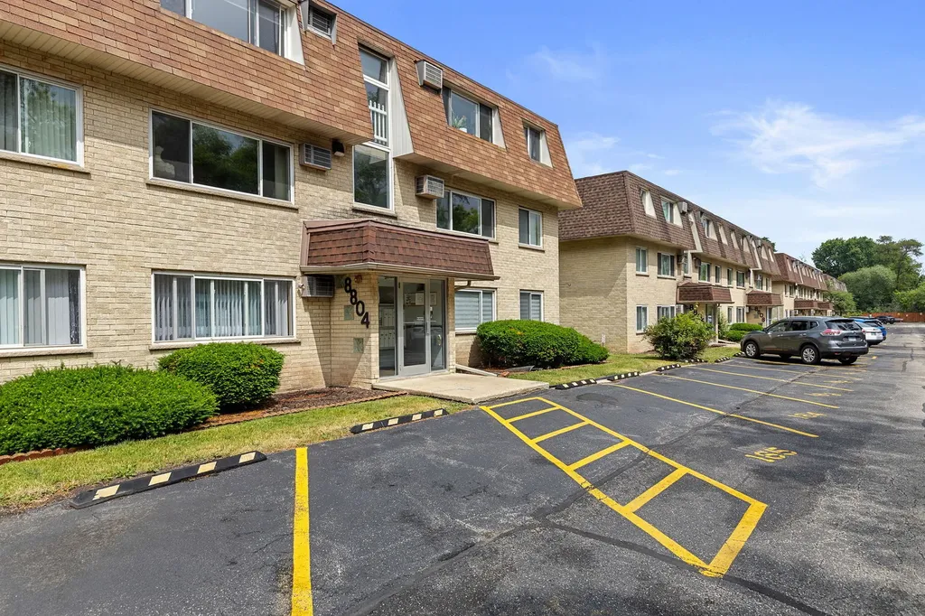 8804 Briar Court Des Plaines IL 60016