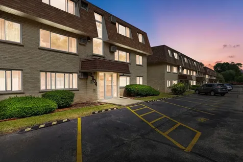 8804 Briar Court Des Plaines IL 60016