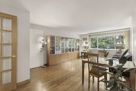 8804 Briar Court Des Plaines IL 60016