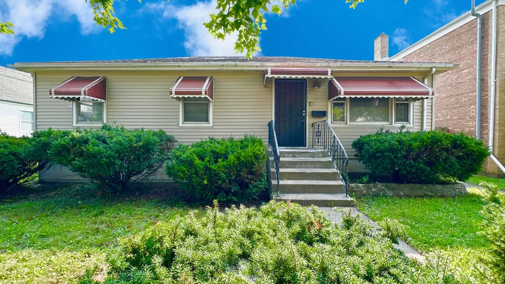 15741 Finch Avenue Harvey IL 60426