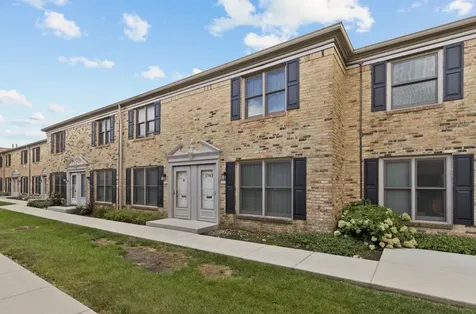 1743 Sessions Walk Hoffman Estates IL 60169