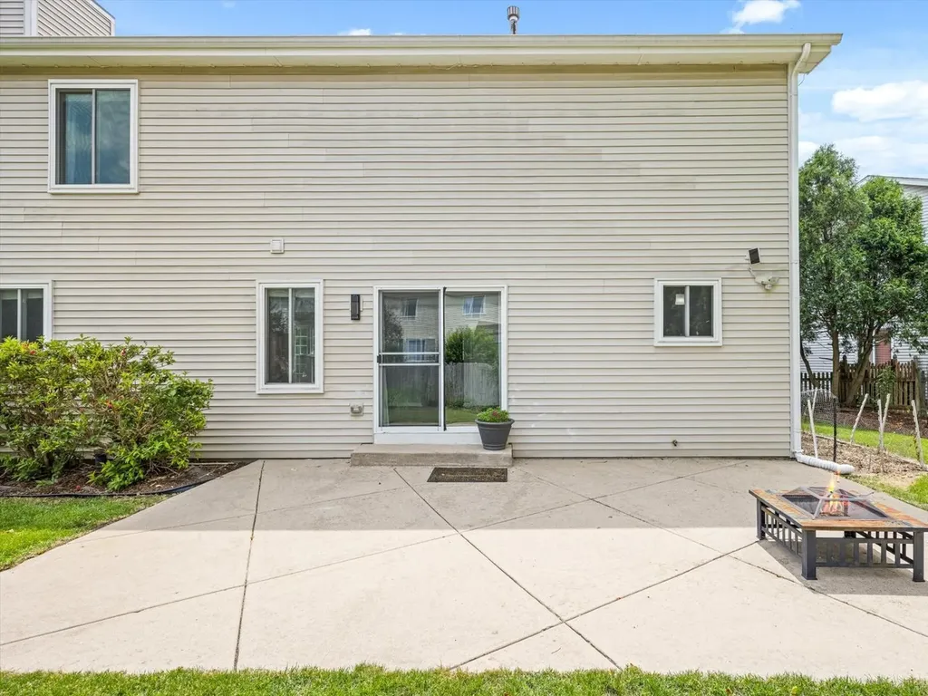 2463 Warm Springs Lane Naperville IL 60564