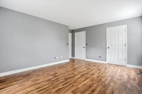 1291 North Red Oak Circle Round Lake Beach IL 60073
