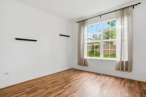 1291 North Red Oak Circle Round Lake Beach IL 60073