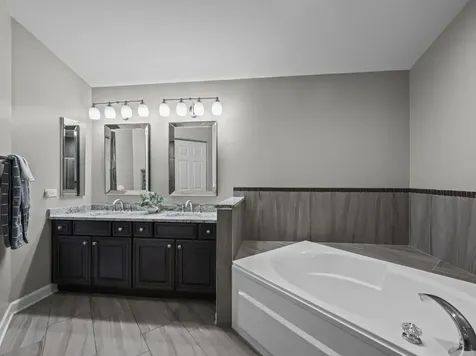 301 Lynwood Circle Bloomingdale IL 60108